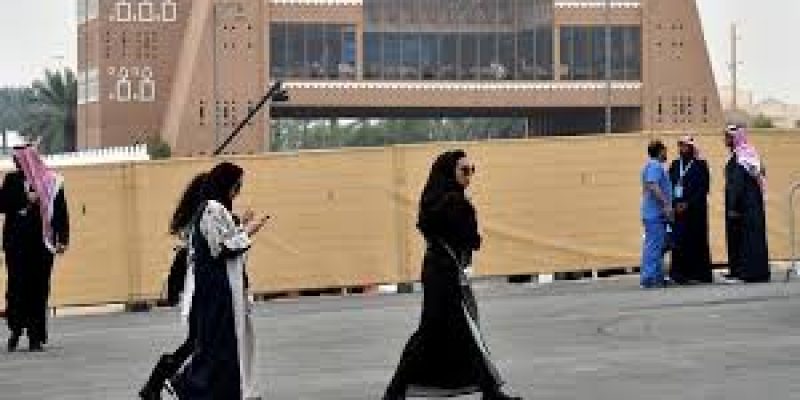 Saudi Arabia implements end to travel restrictions for women