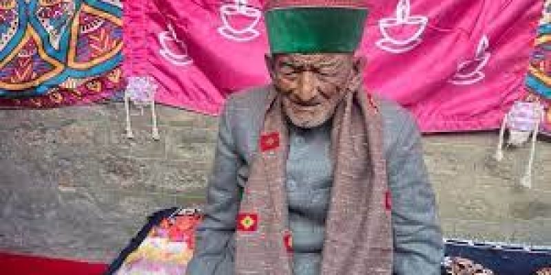 Shyam Saran, first voter of Independent India, casts his postal ballot for Himachal polls