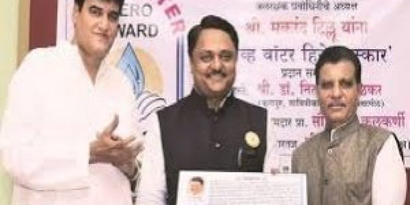 Social activist Makarand Tilloo won ‘Save Water Hero Award’.