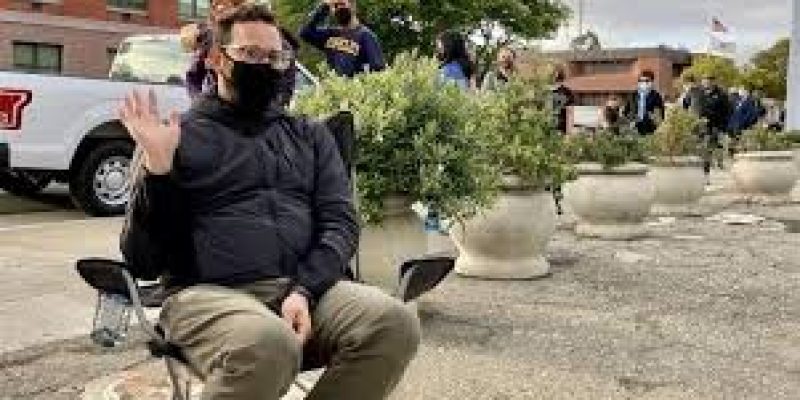 Thousands lining up to see the foul-smelling ‘corpse flower’