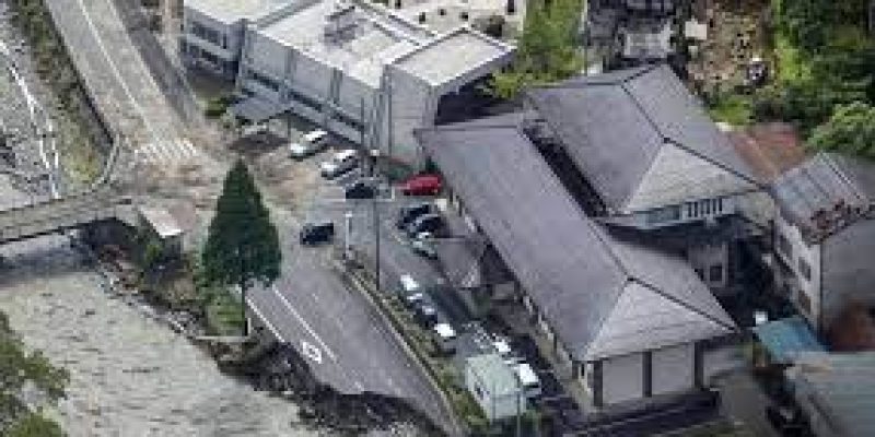 Typhoon Lan Hits Japan, Causing Flooding and Power Outages