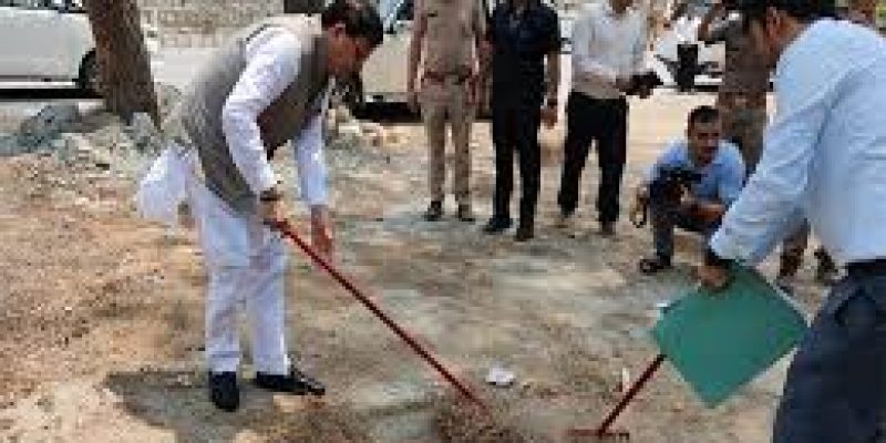 Uttarakhand Launches ‘Pirul Lao-Paise Pao’ Campaign to Combat Forest Fires