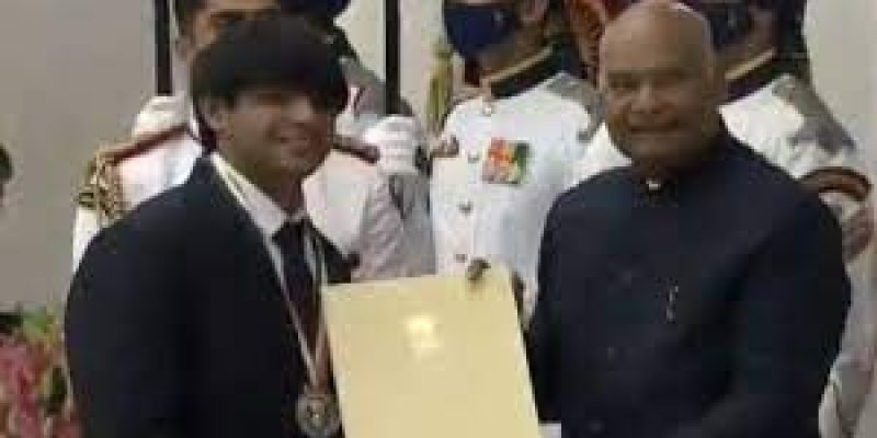 Neeraj Chopra receives Major Dhyan Chand Khel Ratna award