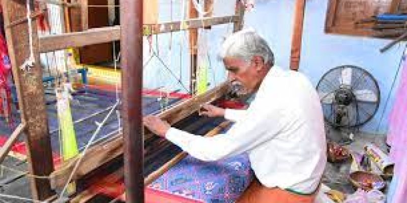 Telangana launches ‘Nethanna Ku Bima’ Scheme for weavers