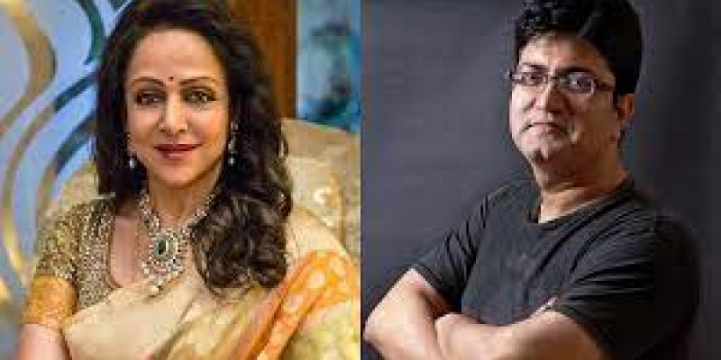 Hema Malini and Prasoon Joshi conferred with Film Personalities of the Year at 52nd IFFI