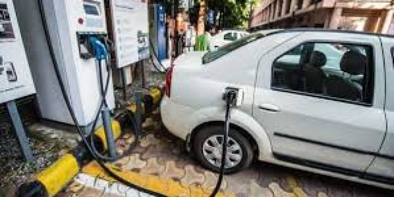 India to be a manufacturing hub for electric vehicles within five years