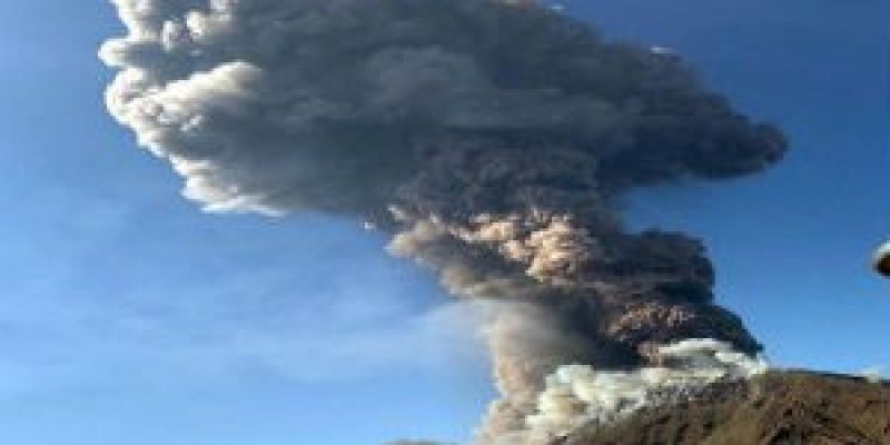 Stromboli: One dead as volcano erupts on Italian island